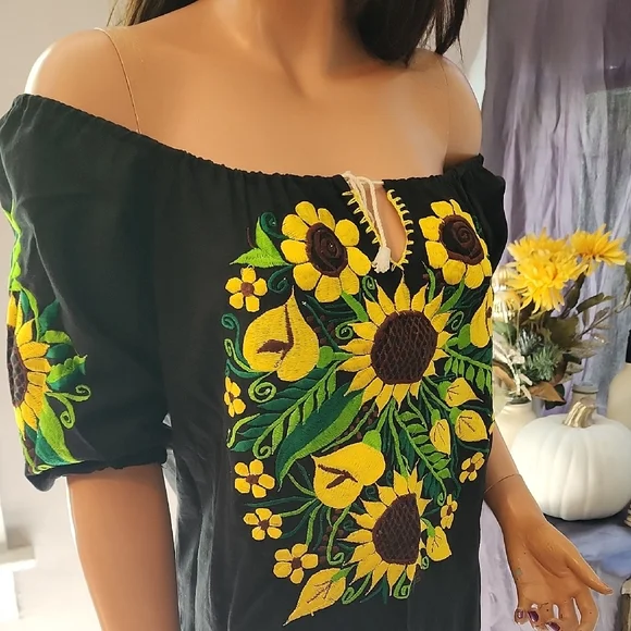 Women's off Shoulder Mexican Embroidered Black Blouse Top Size Large - Picture 1 of 6